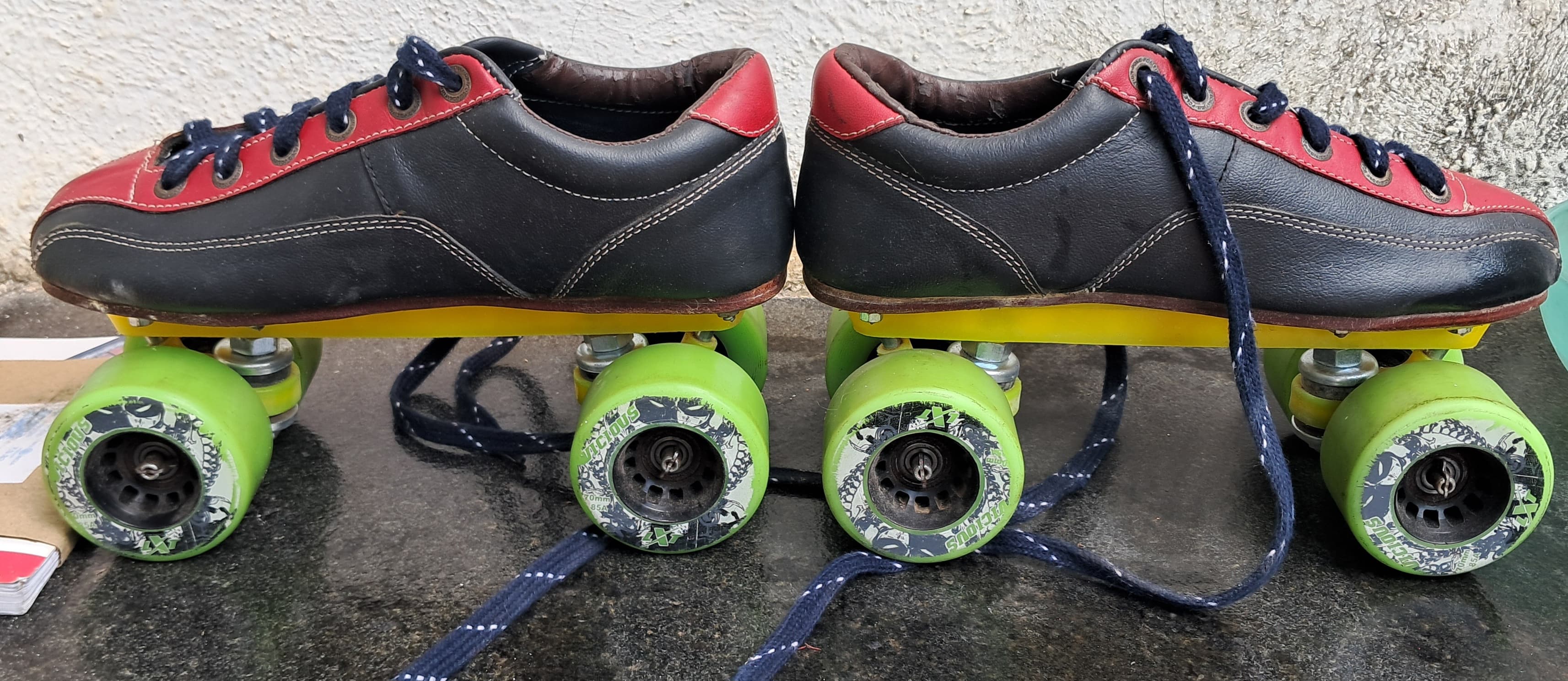 Lazer X Tech Professional Quad Roller Skates + Bag & Knee Pads - Photo 2